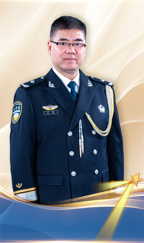 丁晴.jpg